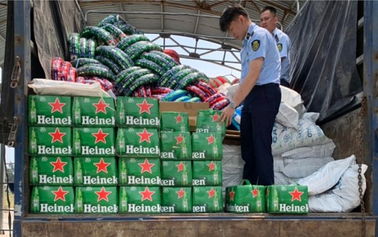 Phú Yên: Tạm giữ gần 1.900 chai bia hiệu Heineken