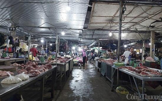 Nghệ An: Chợ truyền thống ế ẩm, xuống cấp