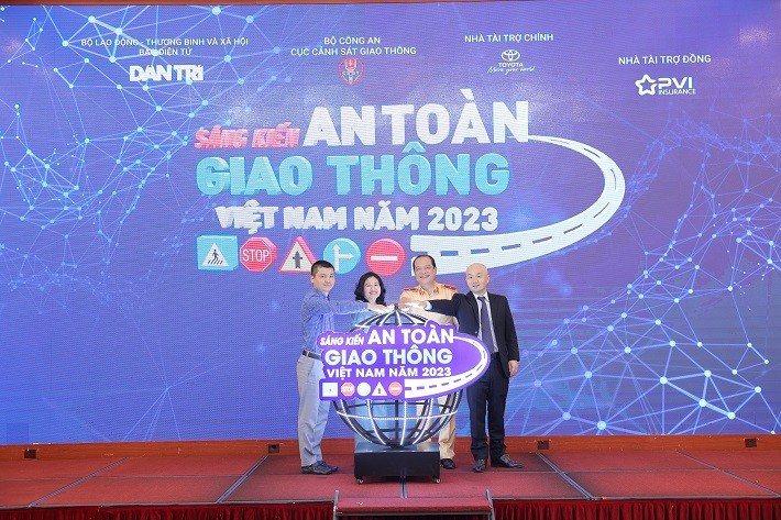 Phát động chương trình Sáng kiến an toàn giao thông Việt Nam năm 2023"