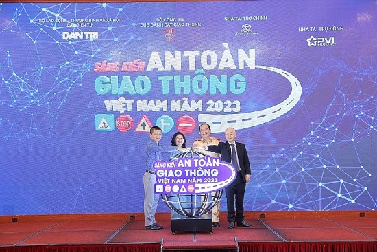 Phát động chương trình Sáng kiến an toàn giao thông Việt Nam năm 2023
