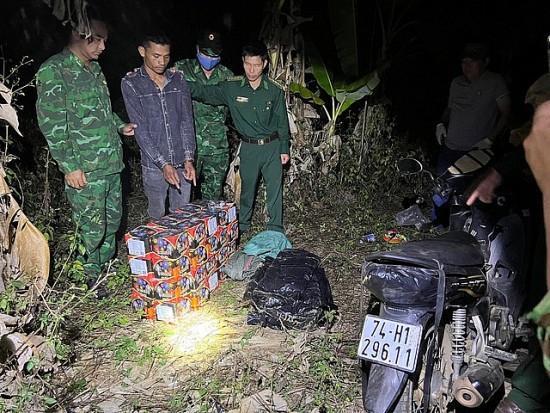 Quảng Trị: Bắt giữ đối tượng vận chuyển 56kg pháo hoa nổ
