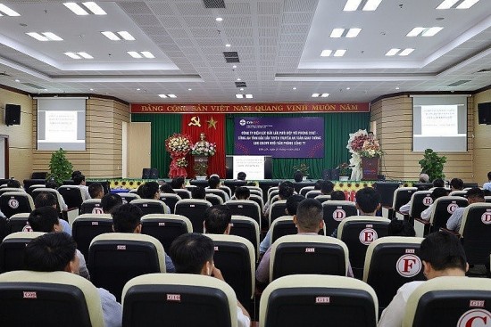 PC Đắk Lắk tổ chức tuyên truyền an toàn giao thông cho cán bộ công nhân viên