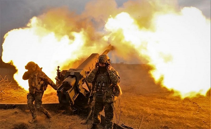 Vòng vây siết lại, sức ép hỏa lực khủng khiếp từ phía Nga đã khiến nhiều đơn vị phòng thủ Ukraine tại Bakhmut rút chạy