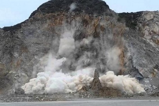 Thanh Hóa: Khởi tố 14 đối tượng chế tạo thuốc nổ trái phép để khai thác đá