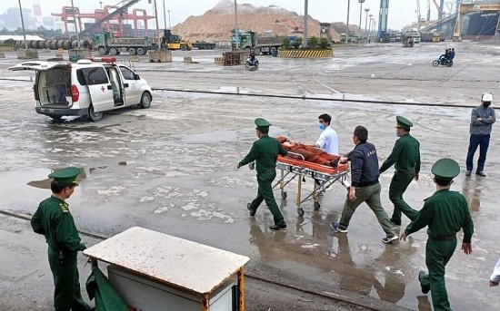 Thanh Hóa: Điều tra nguyên nhân 3 thuyền viên Trung Quốc hôn mê trên tàu ở cảng Nghi Sơn
