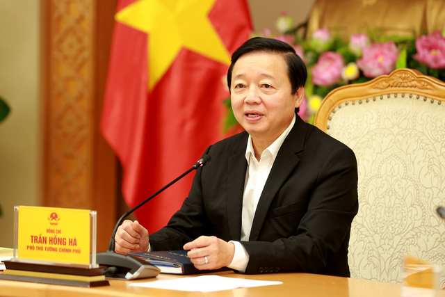 Phó Thủ tướng Trần Hồng Hà yêu cầu ACV và các đơn vị thi công triển khai ngay các giải pháp chống ô nhiễm bụi trên công trường sân bay Long Thành - Ảnh: VGP/Minh Khôi