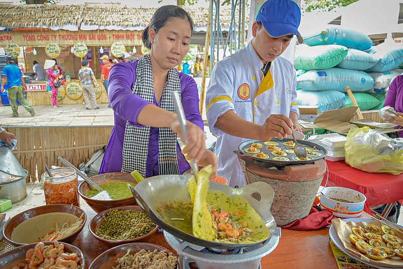 Các lễ hội bánh dân gian Nam Bộ hàng năm được tổ chức tại TP Cần Thơ được xác định là “điểm nhấn” về văn hóa ẩm thực của vùng Đồng bằng sông Cửu Long.