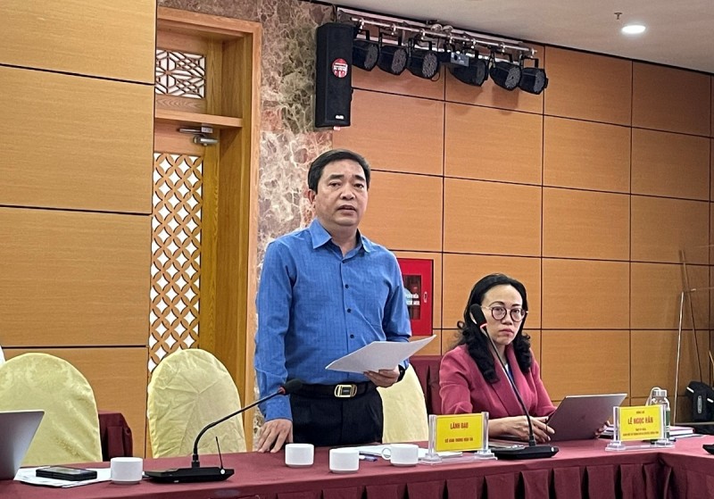 Ông Bùi Hồng Minh, Phó Giám đốc Sở Giao thông – Vận tải Quảng Ninh phát biểu tại Hội nghị thông tin báo chí thường kỳ