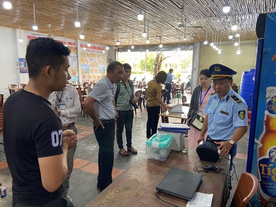 Nha Trang: Nhà hàng hải sản bị tố “chặt chém” khách Trung Quốc bị phạt hơn 20 triệu đồng