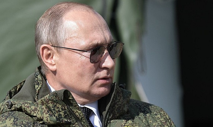 Tổng thống Nga Vladimir Putin đã bất ngờ viếng thăm tỉnh Kherson trong bối cảnh Ukraine chuẩn bị phản công.