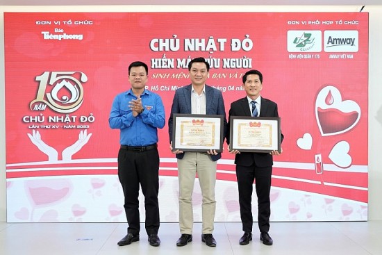 Amway Việt Nam vinh dự nhận Bằng khen của Trung ương Đoàn Thanh niên Cộng sản Hồ Chí Minh