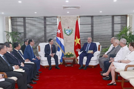 Chủ tịch Quốc hội Vương Đình Huệ hội kiến Thủ tướng Cuba