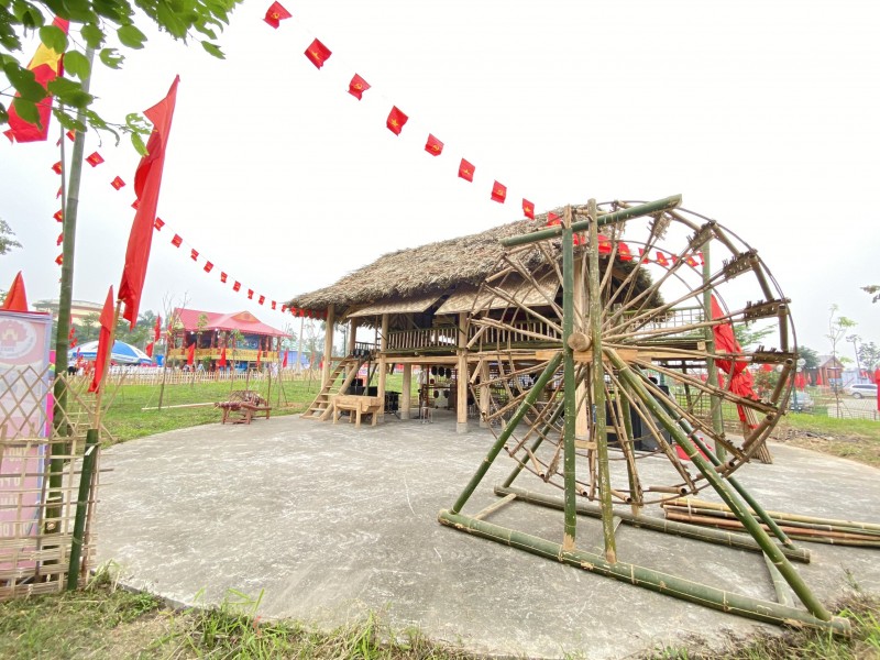 Đậm nét phong tục truyền thống đồng bào các dân tộc tại Hội trại văn hoá Đền Hùng