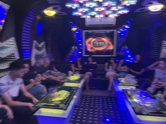 Quảng Ninh: Bắt quả tang 20 nam nữ sử dụng ma túy trong quán karaoke