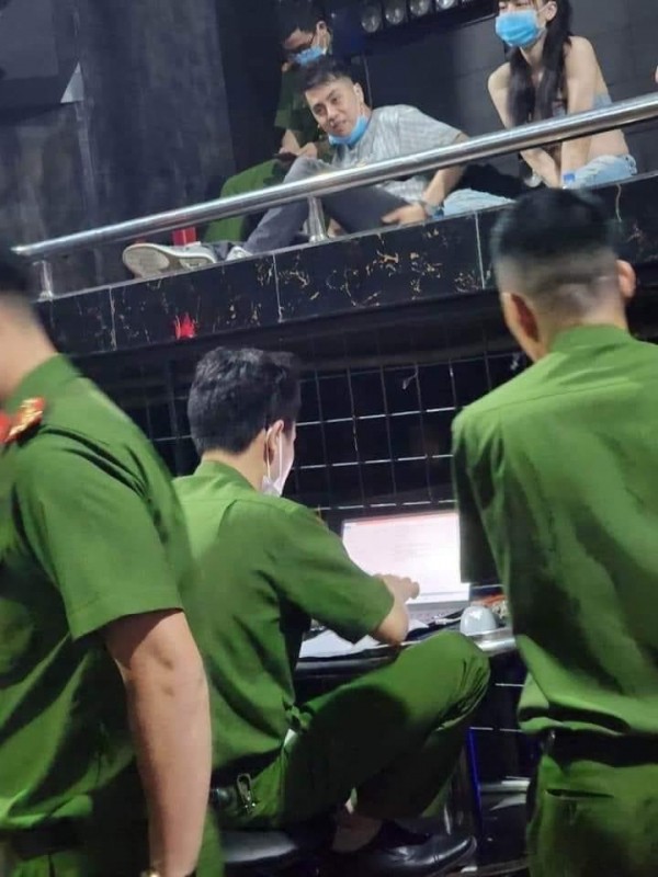 DJ đánh nhạc nổi tiếng Thái Hoàng bị bắt vì tàng trữ ma tuý