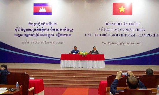 Thúc đẩy hợp tác thương mại giữa các tỉnh biên giới Việt Nam - Campuchia