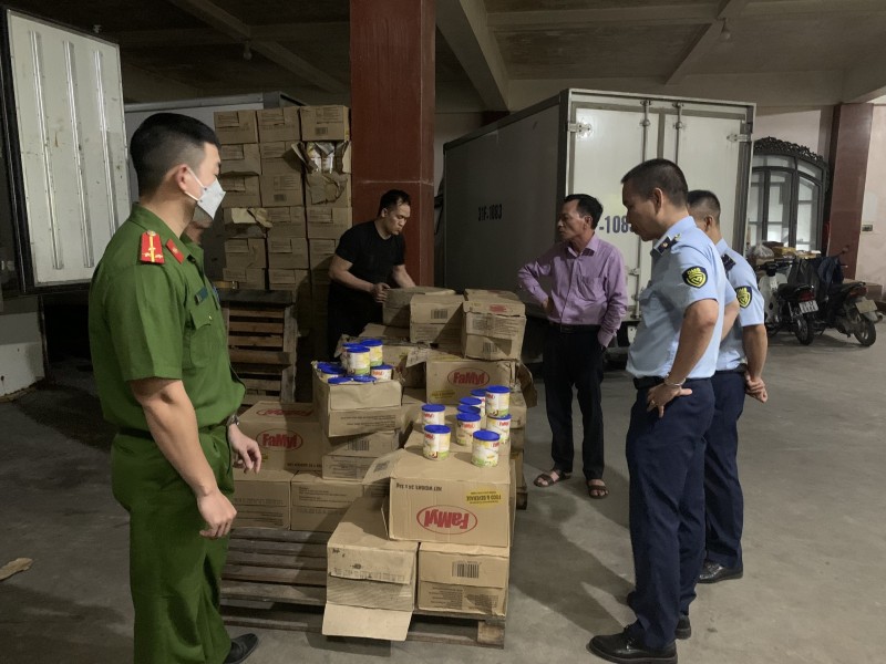 Quản lý thị trường Hà Nội: Phát hiện gần 10 tấn nguyên liệu sản xuất kem quá hạn sử dụng