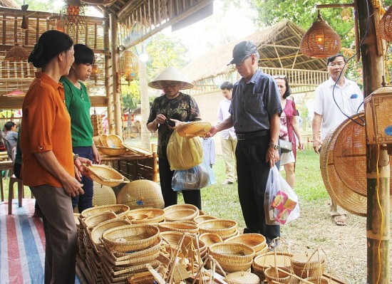 Thừa Thiên Huế: Hội chợ thương mại Festival Huế 2024 có những sản phẩm gì đặc biệt?