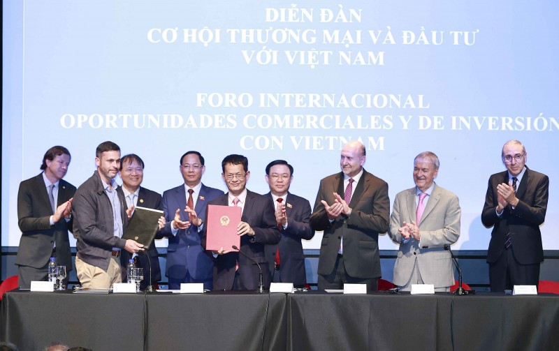 Chủ tịch Quốc hội: Việt Nam là điểm đến an toàn và hấp dẫn cho các nhà đầu tư