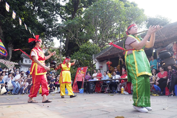 Hà Nội: Độc đáo trò chơi thổi cơm thi tại lễ hội chùa Láng