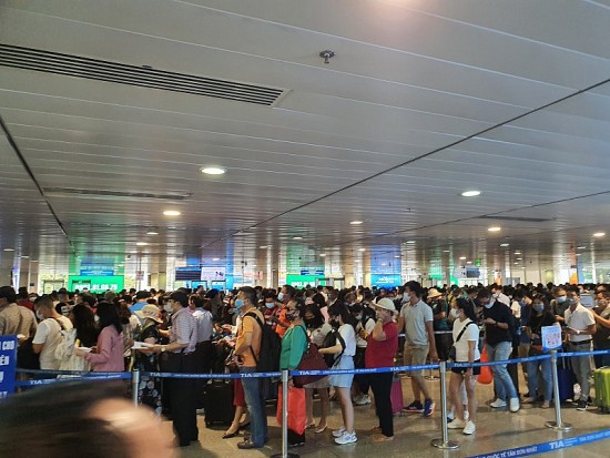 Ngày 29/4, dự kiến 225.000 hành khách đi lại qua sân bay Tân Sơn Nhất và Nội Bài