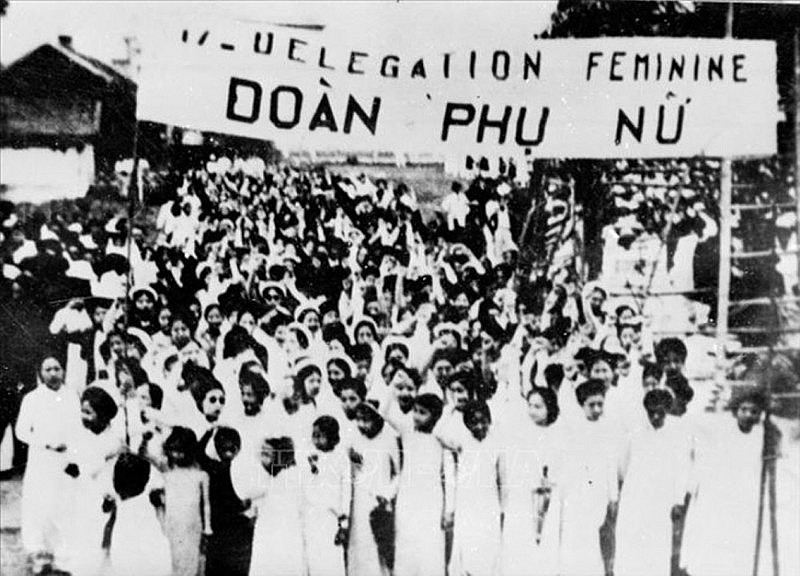 Ngày 1/5/1938, hơn 25.000 nhân dân Hà Nội đã tổ chức mít tinh, tuần hành kỷ niệm Ngày Quốc tế Lao động và đòi quyền tự do, dân chủ. Ảnh: TTXVN 