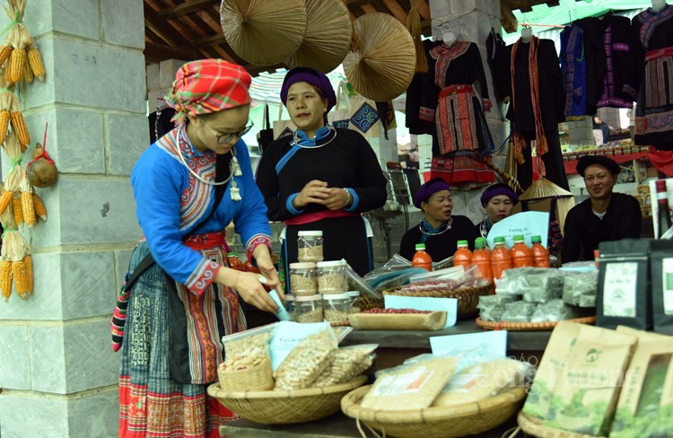 Tái hiện chợ phiên vùng cao tại Làng Văn hóa