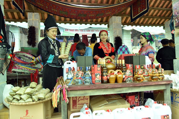 Tái hiện chợ phiên vùng cao tại Làng Văn hóa