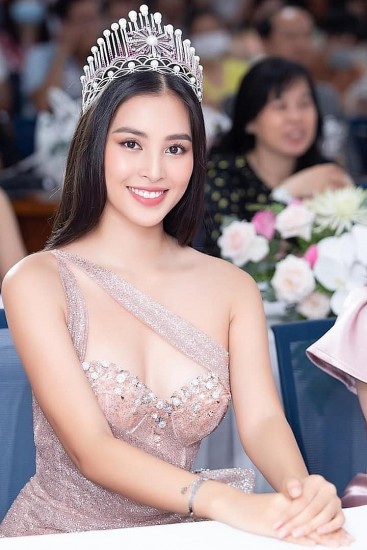Hoa hậu Tiểu Vy phủ nhận tin đồn hẹn hò với ông Đặng Lê Nguyên Vũ