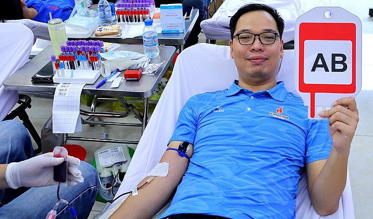 Bí thư Đoàn Thanh niên PV GAS Lê Hoài Bắc tham gia Ngày hội hiến máu