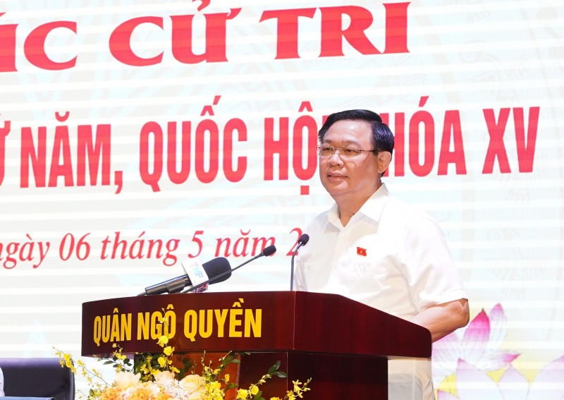Chủ tịch Quốc hội Vương Đình Huệ tiếp xúc cử tri TP Hải Phòng