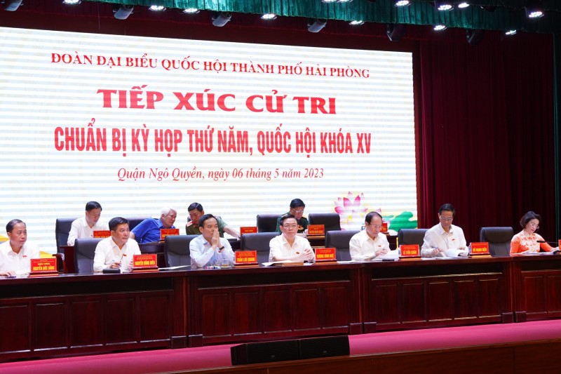 Chủ tịch Quốc hội Vương Đình Huệ tiếp xúc cử tri TP Hải Phòng