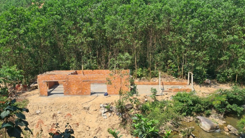 Tháo dỡ nhiều công trình xây dựng trái phép chờ đền bù ở Quảng Nam