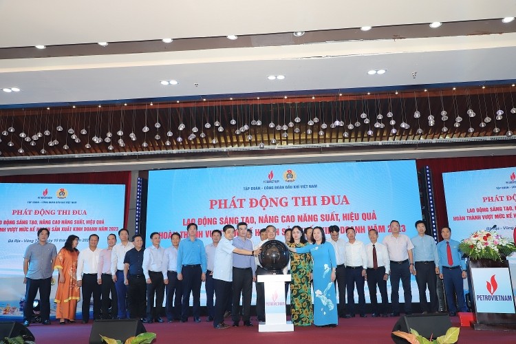 Công đoàn Dầu khí Việt Nam tôn vinh nhiều cá nhân xuất sắc tại lễ phát động tháng công nhân