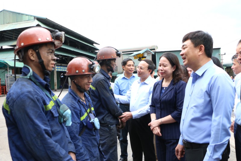 Phó Chủ tịch nước Võ Thị Ánh Xuân thăm công nhân ngành than