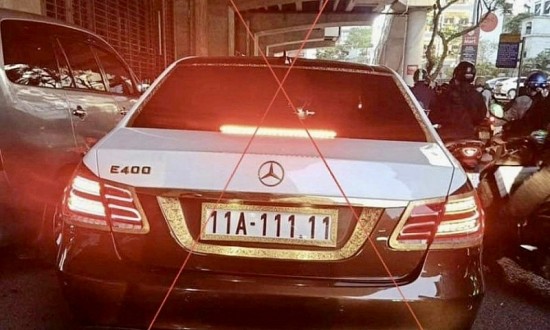 Bí ẩn xe Mercedes E400 đeo biển “VIP” bị cảnh sát truy tìm