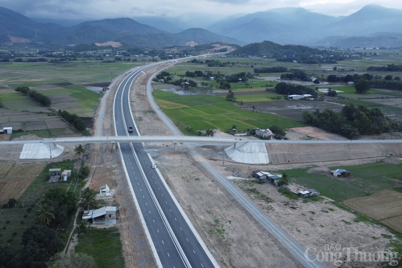 Cận cảnh cao tốc Nha Trang – Cam Lâm trước ngày thông xe