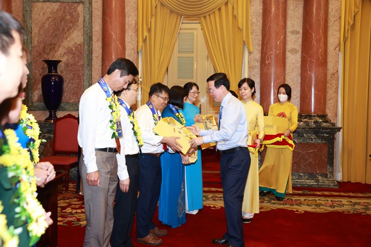 Công đoàn Phân bón Cà Mau vinh dự nhận khen thưởng cấp nhà nước