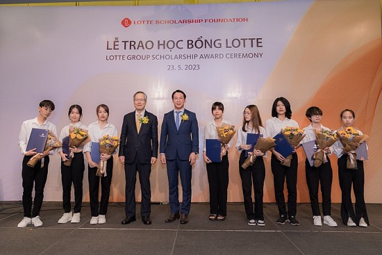 Quỹ học bổng Lotte trao học bổng cho sinh viên Việt Nam sau 4 năm gián đoạn