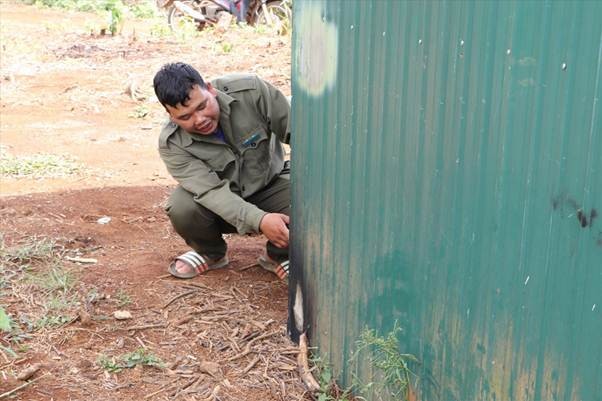 Đắk Nông: Lâm tặc rải đinh, dùng “bom xăng” đối phó với cán bộ giữ rừng