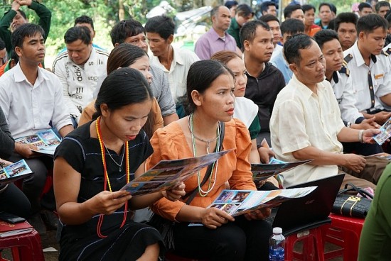 Thủy điện A Vương và xã Mà Cooih tổ chức Hội nghị tuyên truyền cho người dân