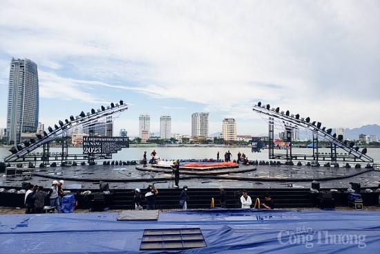 Lộ diện khán đài, sân khấu "hoành tráng" tại Lễ hội pháo hoa quốc tế Đà Nẵng 2023