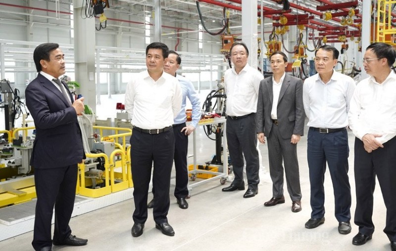 Bộ trưởng Nguyễn Hồng Diên thăm Nhà máy Hyundai Thành Công số 2 đang trong giai đoạn hoàn thiện