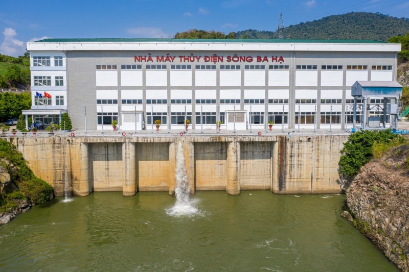 Nhà máy Thủy điện Sông Ba Hạ đang vận hành phát điện. Ảnh: Minh Lương