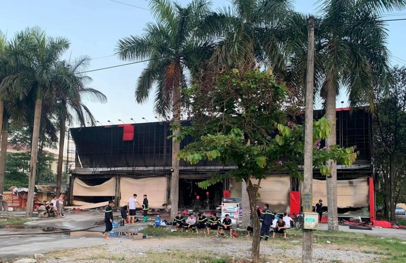 Cháy siêu thị ở Thanh Hóa lúc rạng sáng ước tính thiệt hại nhiều tỷ đồng