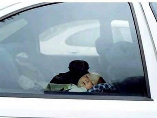 TP. Hải Phòng: Ngủ trong ô tô, 3 bố con phải nhập viện vì ngạt khí