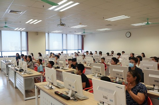 Học sinh, sinh viên sôi nổi tranh tài tại cuộc thi tin học châu Á