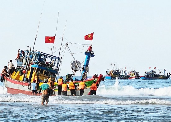 Thừa Thiên Huế: Ứng cứu kịp thời tàu cá và 9 ngư dân Quảng Ngãi