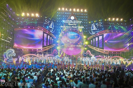 Biển người đổ về Lễ khai mạc Festival Biển Nha Trang 2023