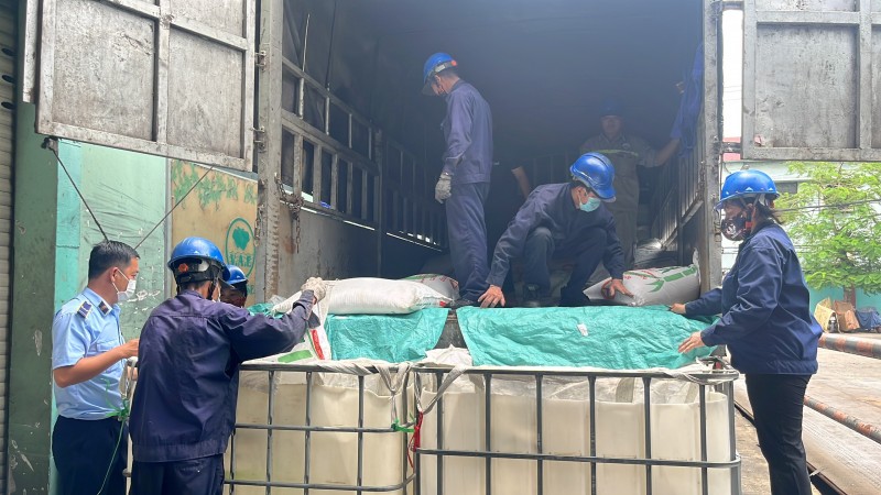 TP. Hồ Chí Minh: Quản lý thị trường tiêu hủy gần 19.000 sản phẩm vi phạm